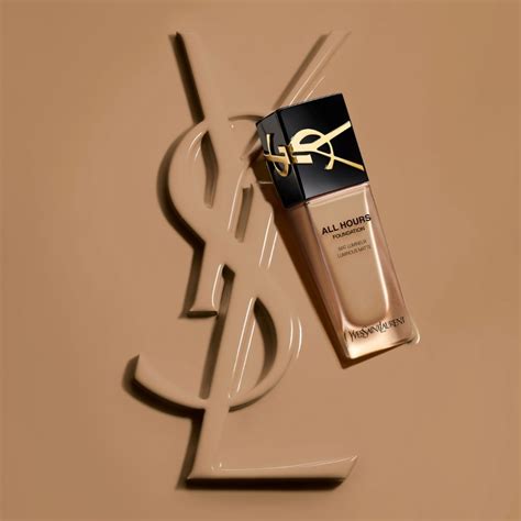 Тональная основа Yves Saint Laurent All hours foundation 